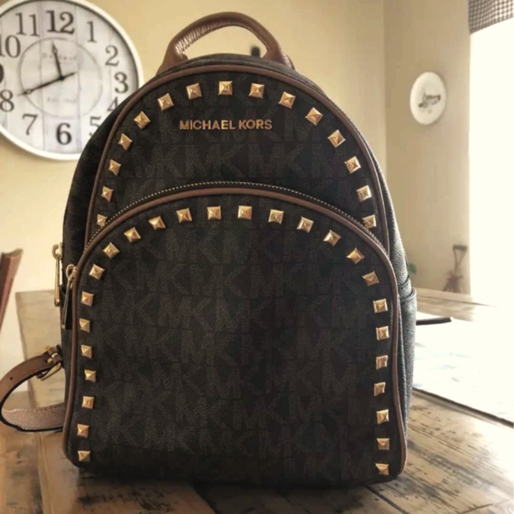 💎Michael Kors Logo Abbey studded Mini Backpack NWOT
